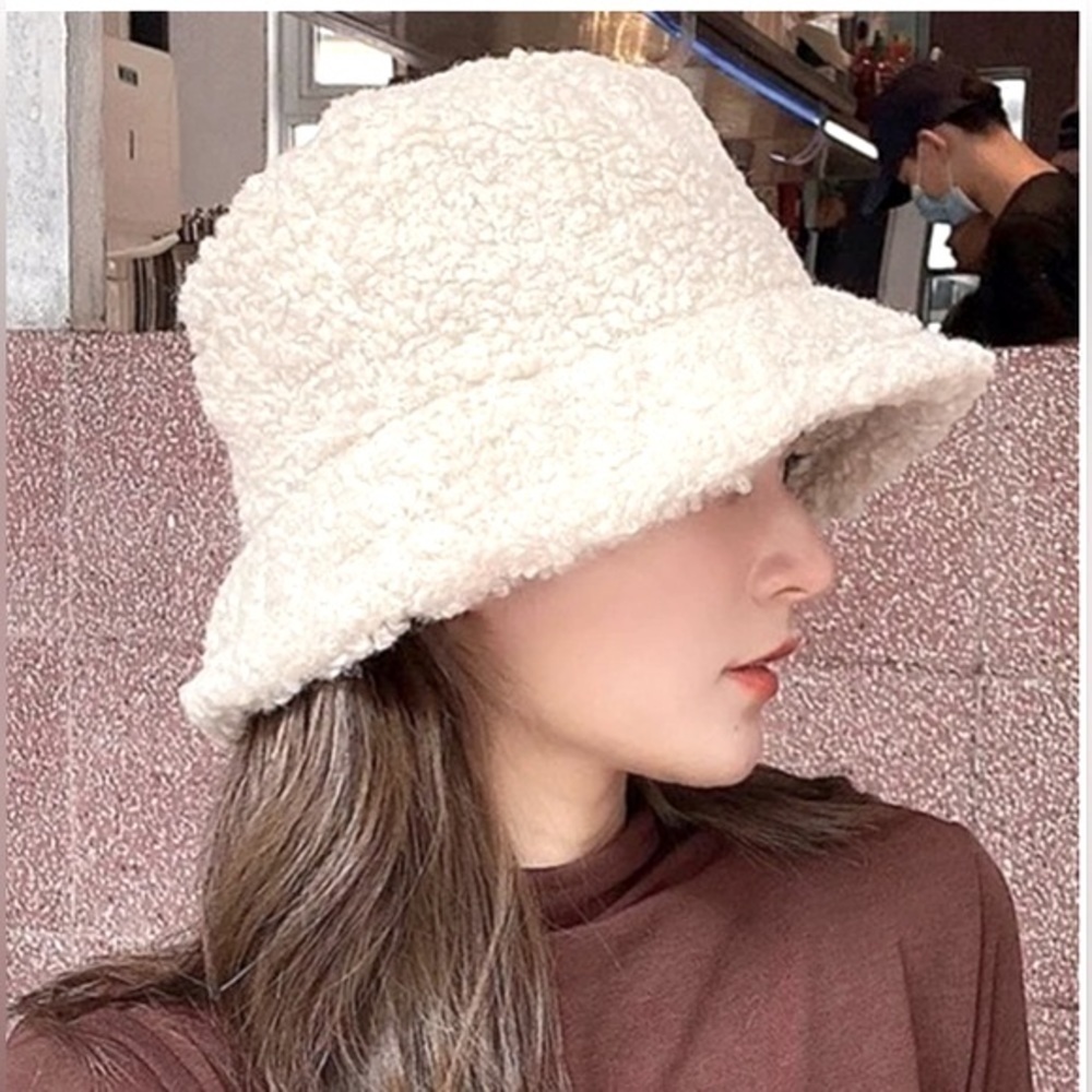 Forever 21 Sherpa Bucket Hat - NWT Light Brown